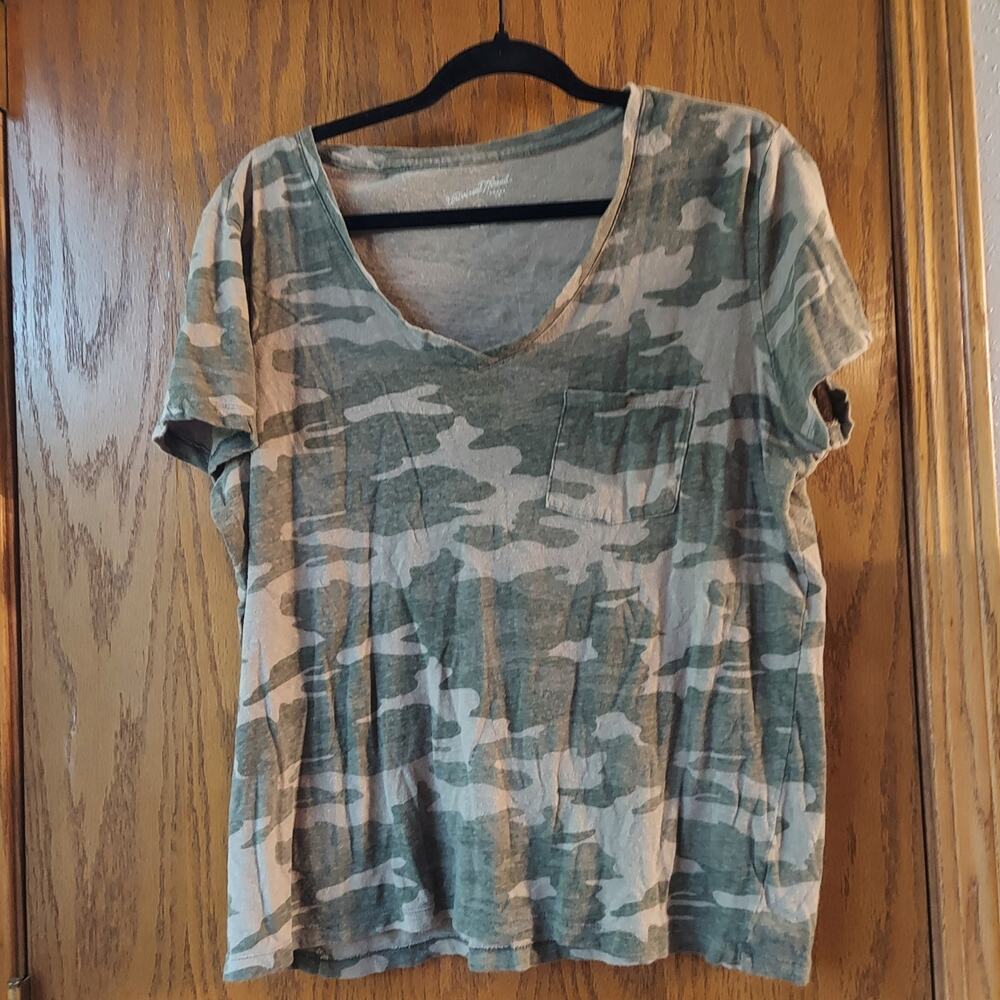 Universal Thread XL camo v neck t shirt tee basic